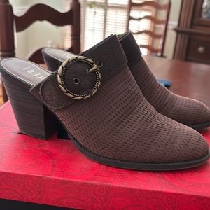 Suede slides with side buckles